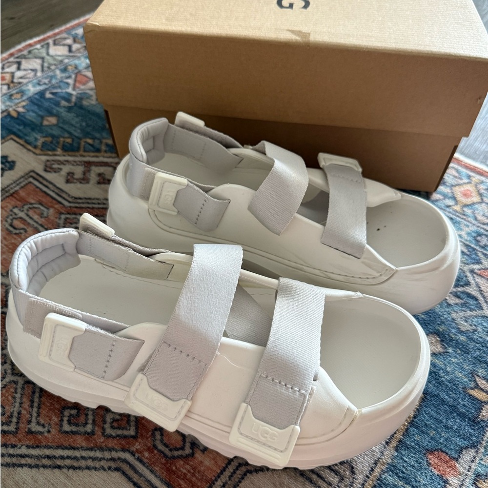 UGG STRATUS WHITE SANDALS